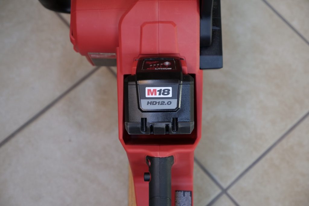 Milwaukee M18 Fuel 16 Chainsaw Review battery slot