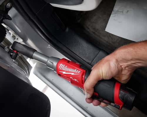Milwaukee M12 FUEL Extended Reach High Speed Ratchet in use