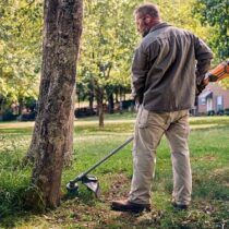 Ridgid 18V Brushless string trimmer in action