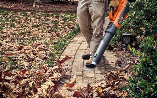 Ridgid 18V brushless blower in action