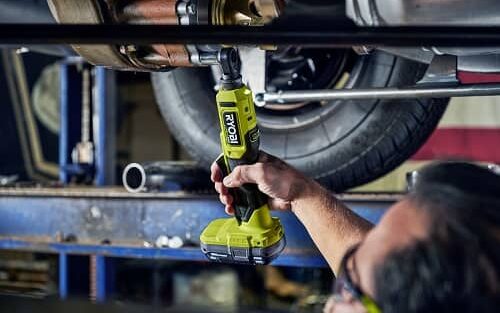 Ryobi 18V HP Compact Brushless High Speed Ratchet in action