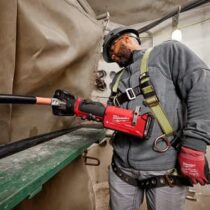 Milwaukee M18 Force Logic 11T Dieless Utility Crimper 2876-22 in action