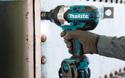 Makita 18V LXT 3 Speed 1/2" Impact Wrench w/ Detent Anvil XWT19