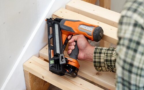 Ridgid 18V Brushless 15 Gauge Angled Finish Nailer R09899K