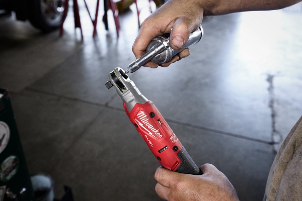 Milwaukee M12 FUEL 3/8" Ratchet Kit (3053-21)