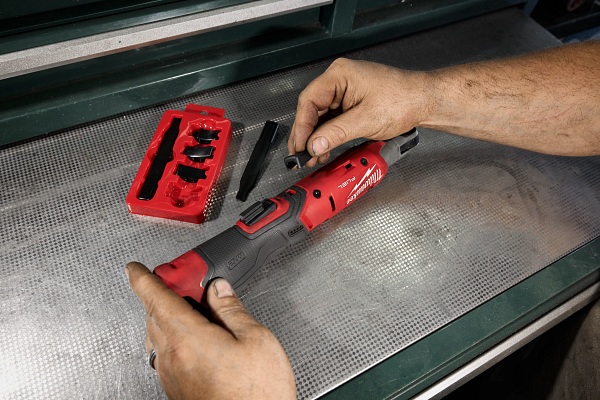 Milwaukee M12 FUEL 3/8" Ratchet Kit (3053-21)